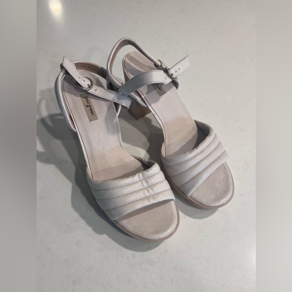 Women's Leslie Ankle‎ Strap Block Heel Sandals 6.5 New $359 - Picture 6 of 9